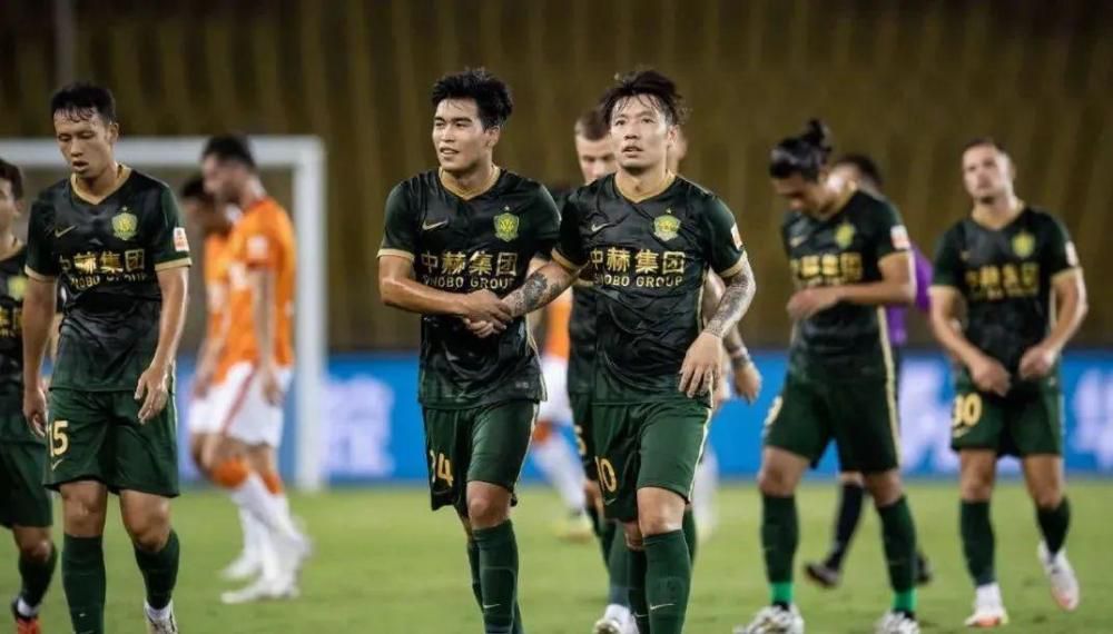 由于缺乏态度，贝西诺被拉齐奥排除出了对阵热那亚的比赛名单，他的未来也因此陷入未知的状态。